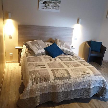 Au Petit Bonheur Bed and Breakfast Saint-Martin-du-Frene Exteriör bild