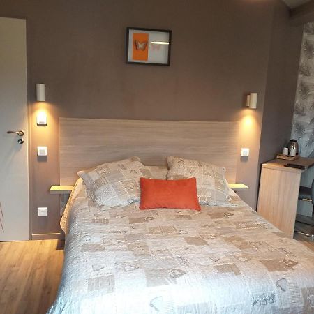 Au Petit Bonheur Bed and Breakfast Saint-Martin-du-Frene Exteriör bild