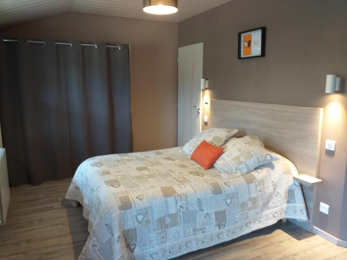 Au Petit Bonheur Bed and Breakfast Saint-Martin-du-Frene Exteriör bild