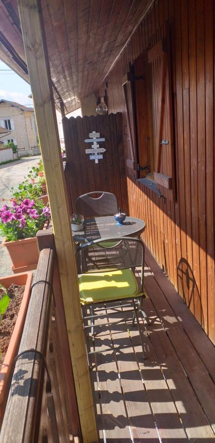 Au Petit Bonheur Bed and Breakfast Saint-Martin-du-Frene Exteriör bild