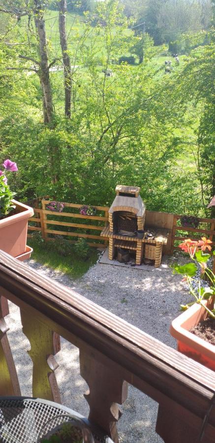 Au Petit Bonheur Bed and Breakfast Saint-Martin-du-Frene Exteriör bild