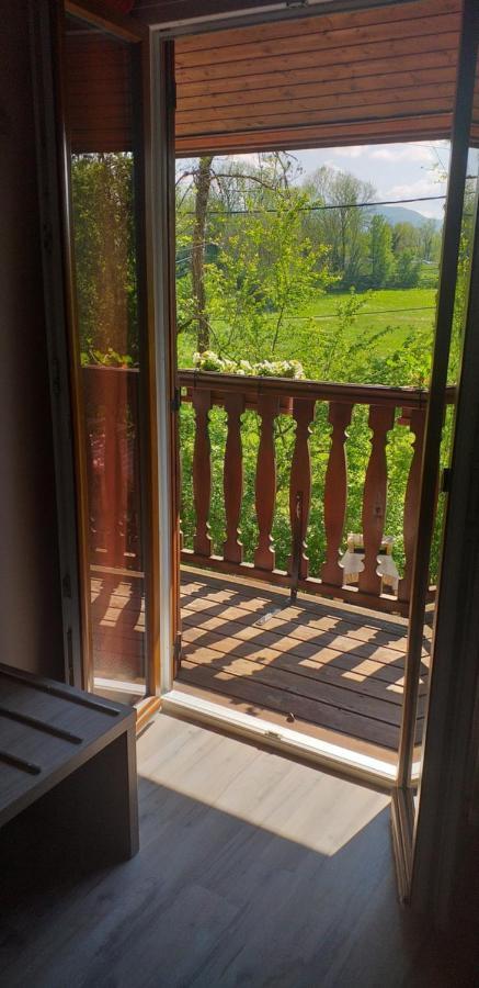Au Petit Bonheur Bed and Breakfast Saint-Martin-du-Frene Exteriör bild