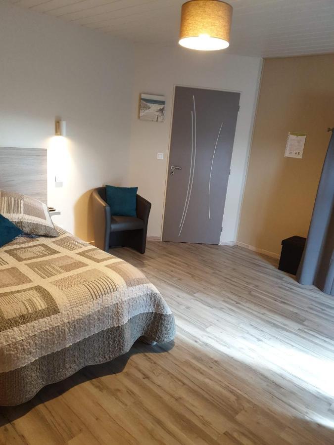 Au Petit Bonheur Bed and Breakfast Saint-Martin-du-Frene Exteriör bild